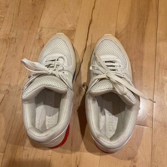 Authentic Chanel sneaker size 37.5 - Picture 3 of 7